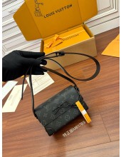 ✨루이비통 남성 블랙 카메라백  - Louis vuitton Mens Black Camera Bag - lv1747x