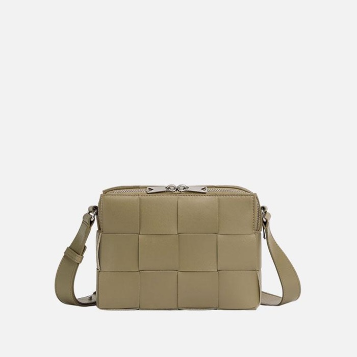 ✨보테가베네타 남성 카프스킨 카세트 카메라백 【매장-340만원대】 - Bottega Veneta Mens Beige Cross Bag - bv119x