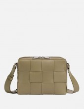 ✨보테가베네타 남성 카프스킨 카세트 카메라백 【매장-340만원대】 - Bottega Veneta Mens Beige Cross Bag - bv119x