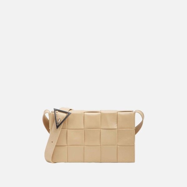 ✨보테가베네타 남성 페이퍼 카프스킨 카세트백 【매장-300만원대】 - Bottega Veneta Mens Beige Cross Bag - bv120x