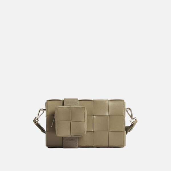 ✨보테가베네타 남/녀 베르사타일 스트랩 카세트 【매장-410만원대】 - Bottega Veneta Unisex Khaki Cross Bag - bv127x