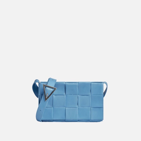 ✨보테가베네타 남/녀 미디움 인트레치아토 레더 카세트 【매장-400만원대】 - Bottega Veneta Unisex Blue Cross Bag - bv129x