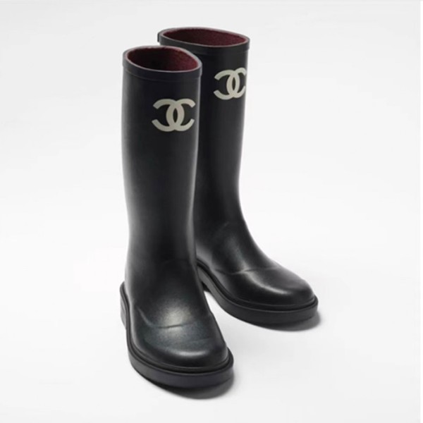 ✨샤넬 여성 CC 로고 러버 하이 레인부츠 블랙 【매장-420만원대】 - Chanel Womens Black Boots - ch559x