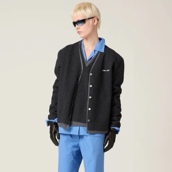 ✨미우미우 여성 브이넥 가디건 - Miumiu Womens V-neck Cardigan - muc4144x