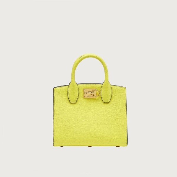 ✨페라가모 여성 간치니 버클 해머드 카프스킨 스튜디오 박스백 - Ferragamo Womens Gancini Buckle Hammered Calfskin Studio Box Bag - feb5488x